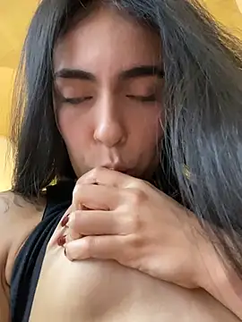 Snapshot of DaphneUwu chatting on February 2026 01:36:02 AM DaphneUwu online show from February 2026 01:36:02 AM