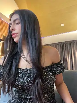 Snapshot of DaphneUwu chatting on February 2026 01:05:02 AM DaphneUwu online show from February 2026 01:05:02 AM