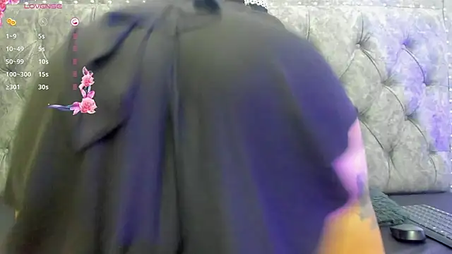 Snapshot of Dounia_nagi chatting on December 2024 08:43:01 PM Dounia nagi online show from December 2024 08:43:01 PM