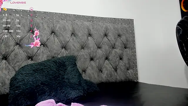 Snapshot of Dounia_nagi chatting on January 2025 04:48:01 PM Dounia nagi online show from January 2025 04:48:01 PM