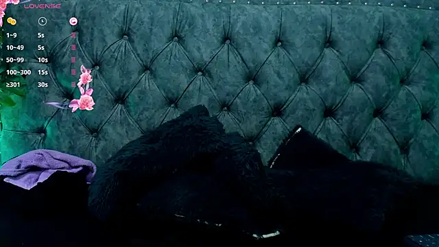 Snapshot of Dounia_nagi chatting on January 2025 06:18:01 PM Dounia nagi online show from January 2025 06:18:01 PM