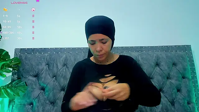 Snapshot of Dounia_nagi chatting on February 2025 01:01:01 PM Dounia nagi online show from February 2025 01:01:01 PM