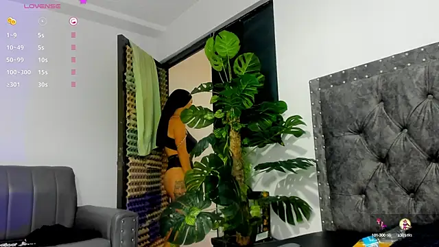 Snapshot of Dounia_nagi chatting on February 2025 02:13:02 PM Dounia nagi online show from February 2025 02:13:02 PM