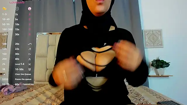 Snapshot of Dounia_nagi chatting on December 2025 02:21:01 PM Dounia nagi online show from December 2025 02:21:01 PM