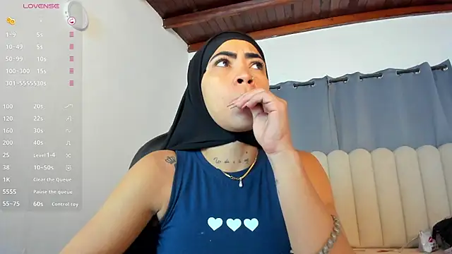 Snapshot of Dounia_nagi chatting on December 2025 12:33:02 PM Dounia nagi online show from December 2025 12:33:02 PM