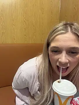 CherryAuroraa online show from March 2026 06:33:01 PM