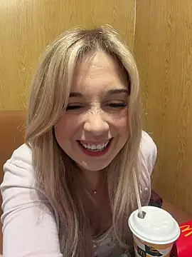 CherryAuroraa online show from April 2026 08:28:02 PM