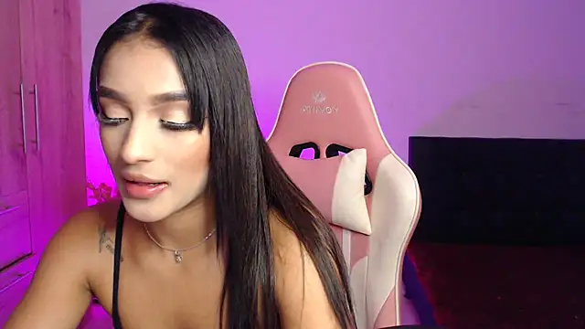 Snapshot of GiltRosebush chatting on December 2024 08:18:01 PM GiltRosebush online show from December 2024 08:18:01 PM