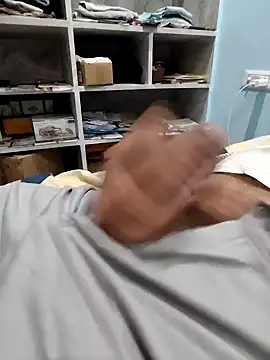 Snapshot of Amandev7 chatting on October 2025 11:04:01 PM Amandev7 online show from October 2025 11:04:01 PM