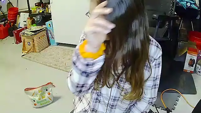 Snapshot of Dakota_02 chatting on October 2025 12:20:01 PM Dakota 02 online show from October 2025 12:20:01 PM