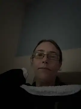 Snapshot of Dakota_02 chatting on April 2026 11:02:02 PM Dakota 02 online show from April 2026 11:02:02 PM