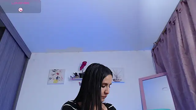 Snapshot of Annaross2 chatting on January 2025 10:59:01 PM Annaross2 online show from January 2025 10:59:01 PM