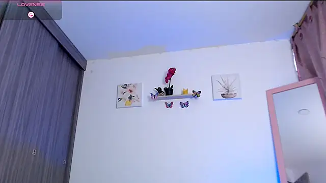 Snapshot of Annaross2 chatting on February 2025 05:14:01 PM Annaross2 online show from February 2025 05:14:01 PM