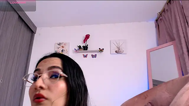 Snapshot of Annaross2 chatting on February 2025 01:36:01 PM Annaross2 online show from February 2025 01:36:01 PM