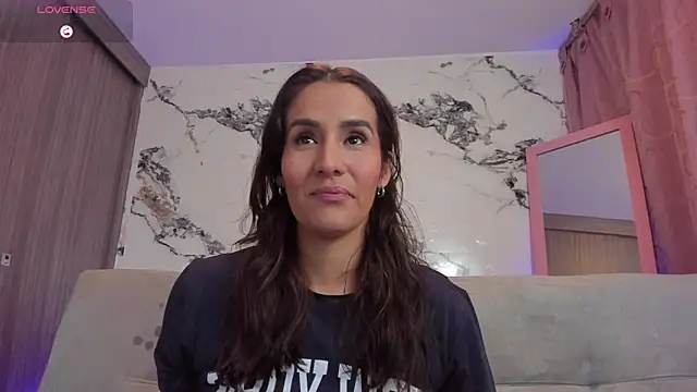 Annaross2 online show from June 2026 01:02:02 PM
