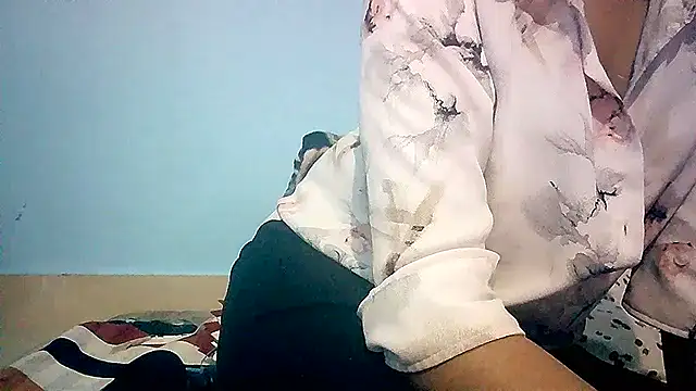 lovelydesi21 online show from December 2024 03:42:02 PM