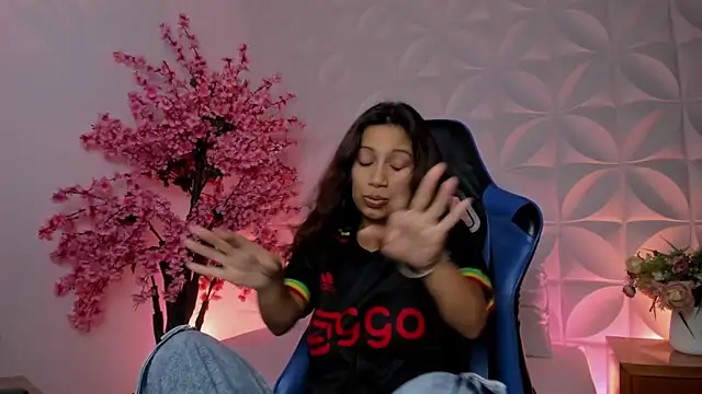 cora 22 online show from November 2025 12:49:02 PM