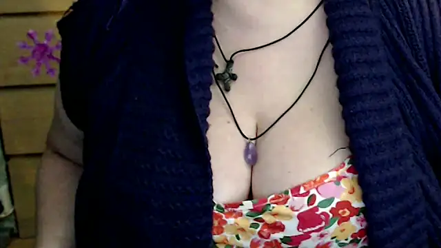 Snapshot of mayasmith chatting on December 2025 03:28:02 PM mayasmith online show from December 2025 03:28:02 PM