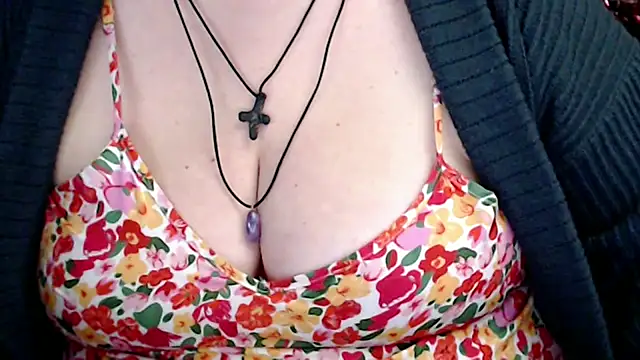 Snapshot of mayasmith chatting on December 2025 10:33:01 AM mayasmith online show from December 2025 10:33:01 AM