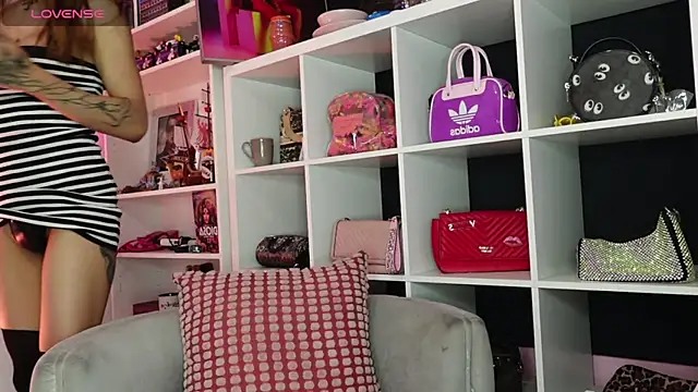 caroline cossei online show from March 2025 02:07:02 AM