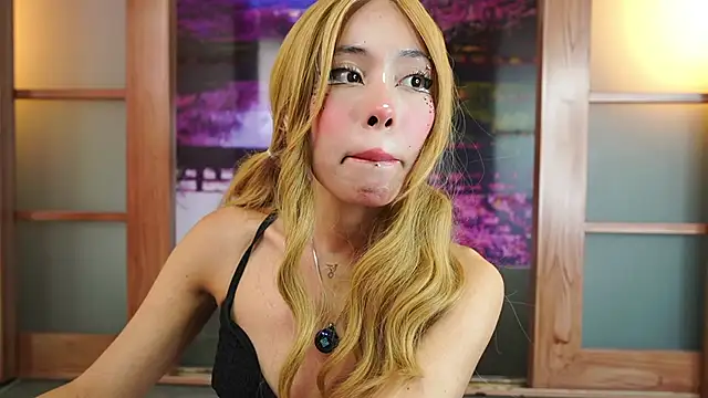 miss  maria online show from October 2025 06:05:02 PM