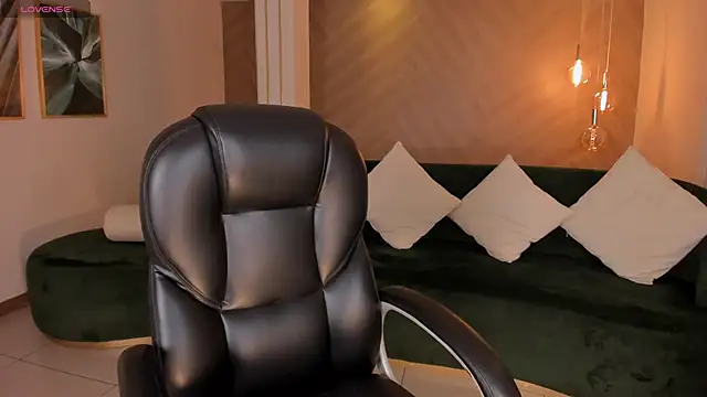 JuanitaClay online show from October 2025 07:58:02 PM