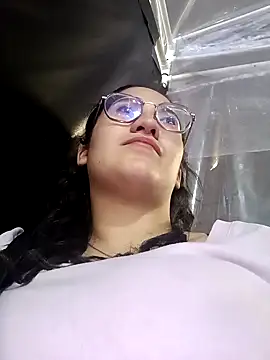 Snapshot of francesca_baker1007 chatting on December 2024 11:17:02 PM francesca baker1007 online show from December 2024 11:17:02 PM