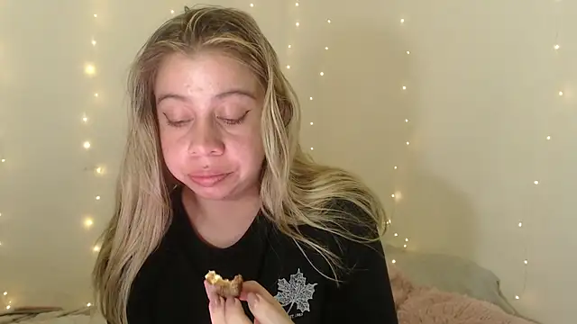 SweetSofty online show from October 2025 09:15:01 PM