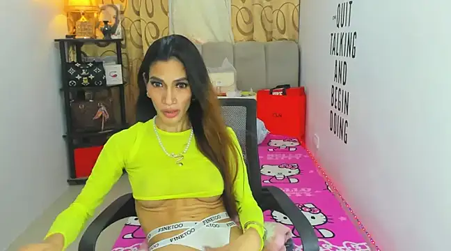 Snapshot of Trixie_Mattel21 chatting on December 2024 05:02:01 AM Trixie Mattel21 online show from December 2024 05:02:01 AM