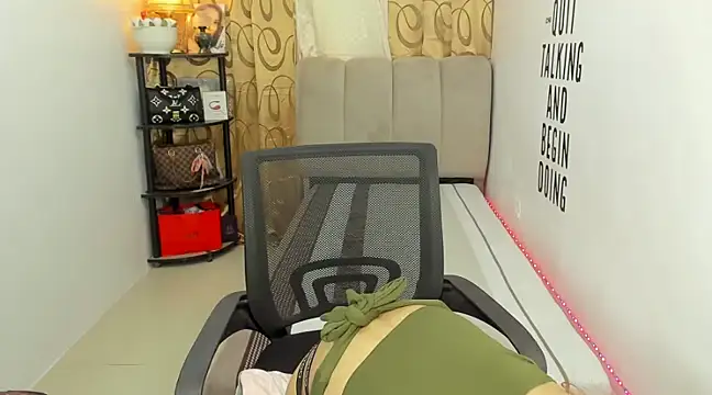 Snapshot of Trixie_Mattel21 chatting on January 2025 05:28:02 AM Trixie Mattel21 online show from January 2025 05:28:02 AM