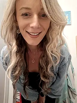 Snapshot of Heyitsmee33 chatting on March 2025 05:46:01 PM Heyitsmee33 online show from March 2025 05:46:01 PM