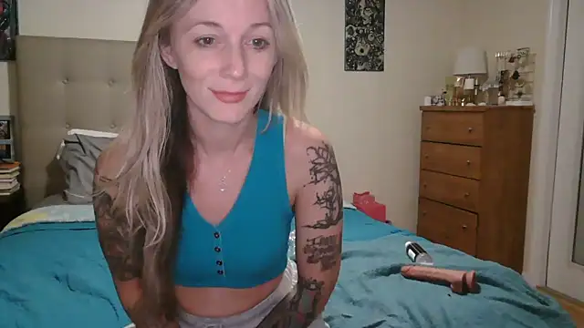 Snapshot of Heyitsmee33 chatting on October 2025 10:27:01 AM Heyitsmee33 online show from October 2025 10:27:01 AM