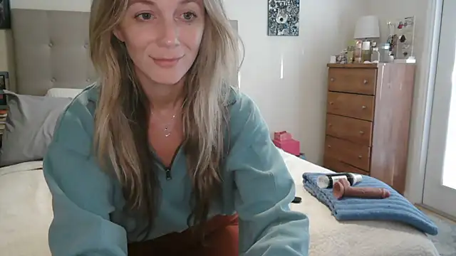 Snapshot of Heyitsmee33 chatting on November 2025 12:27:02 PM Heyitsmee33 online show from November 2025 12:27:02 PM