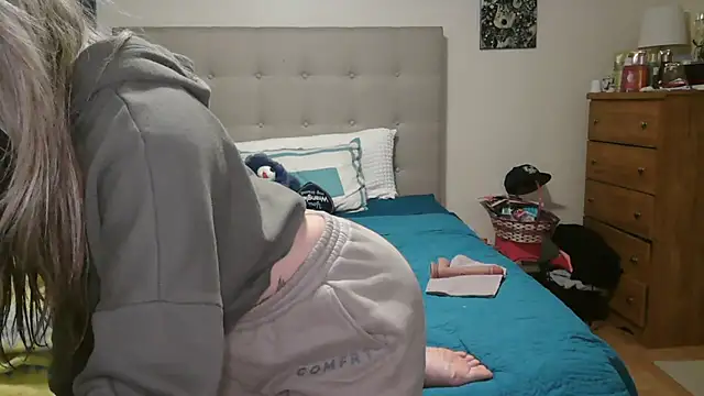 Snapshot of Heyitsmee33 chatting on April 2026 10:21:02 AM Heyitsmee33 online show from April 2026 10:21:02 AM