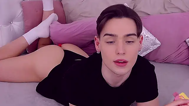 Snapshot of RobbyCharming chatting on January 2025 01:54:01 AM RobbyCharming online show from January 2025 01:54:01 AM