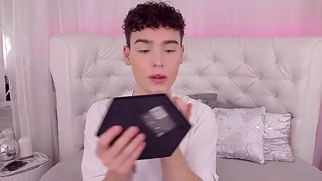 Snapshot of RobbyCharming chatting on September 2025 03:39:02 AM RobbyCharming online show from September 2025 03:39:02 AM