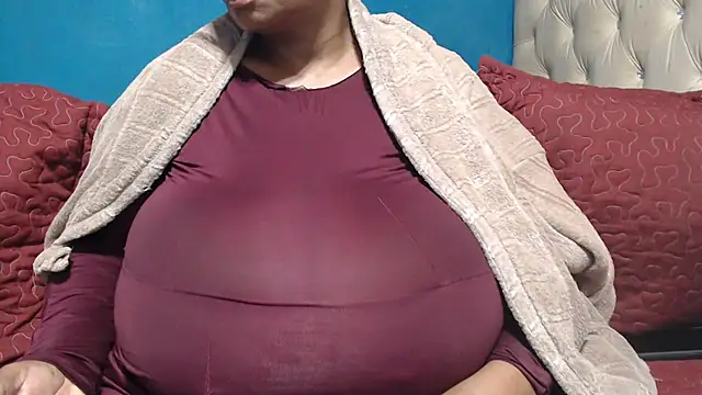 CUTEFIRMMELONSS online show from May 2026 05:23:02 AM