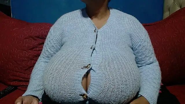 CUTEFIRMMELONSS online show from May 2026 08:17:01 PM