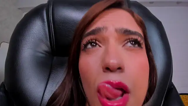 Snapshot of MariamRivera_ chatting on December 2024 10:07:01 AM MariamRivera online show from December 2024 10:07:01 AM