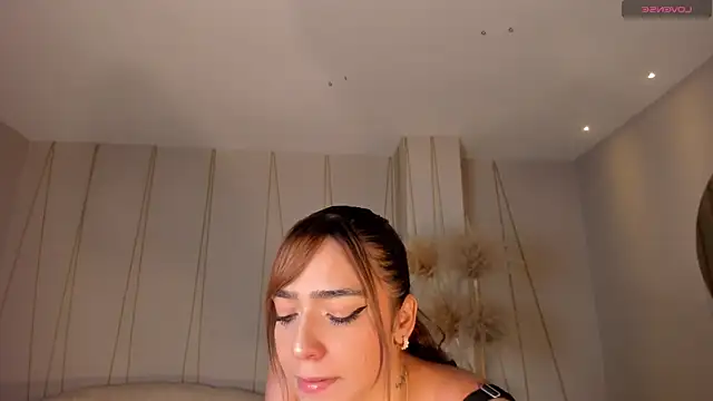 Snapshot of MariamRivera_ chatting on January 2025 03:44:02 AM MariamRivera online show from January 2025 03:44:02 AM