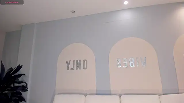 Snapshot of MariamRivera_ chatting on February 2025 03:52:02 AM MariamRivera online show from February 2025 03:52:02 AM