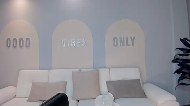 Snapshot of MariamRivera_ chatting on March 2025 10:34:02 AM MariamRivera online show from March 2025 10:34:02 AM