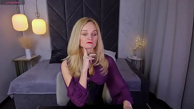 SaraSubtlety online show from September 2025 01:22:01 PM