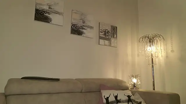 Snapshot of kamila_sins chatting on September 2025 05:15:02 PM kamila sins online show from September 2025 05:15:02 PM