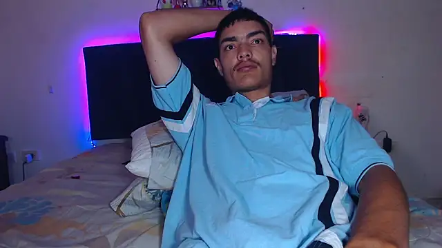 Snapshot of bella_n99 chatting on November 2025 04:07:02 PM bella n99 online show from November 2025 04:07:02 PM