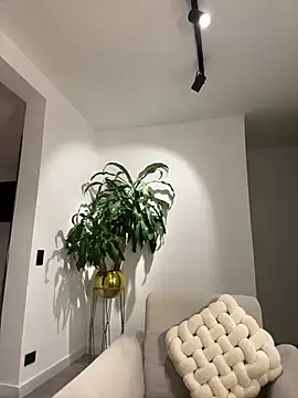 Snapshot of EllaSanz_ chatting on January 2025 02:49:01 AM EllaSanz online show from January 2025 02:49:01 AM