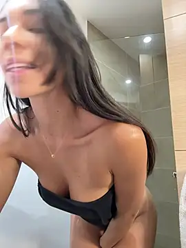 Snapshot of EllaSanz_ chatting on February 2025 08:00:01 PM EllaSanz online show from February 2025 08:00:01 PM