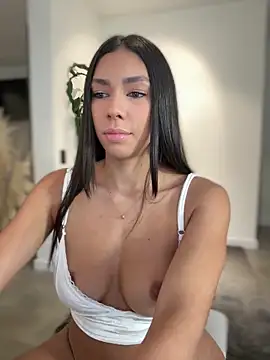 Snapshot of EllaSanz_ chatting on October 2025 09:14:02 PM EllaSanz online show from October 2025 09:14:02 PM