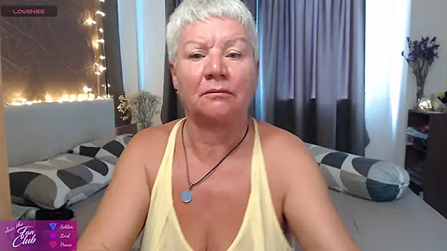 roxana brooks online show from May 2026 01:01:01 AM