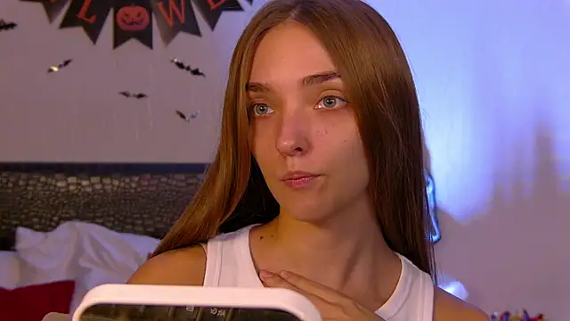 VirginieCruz online show from October 2025 07:27:02 PM